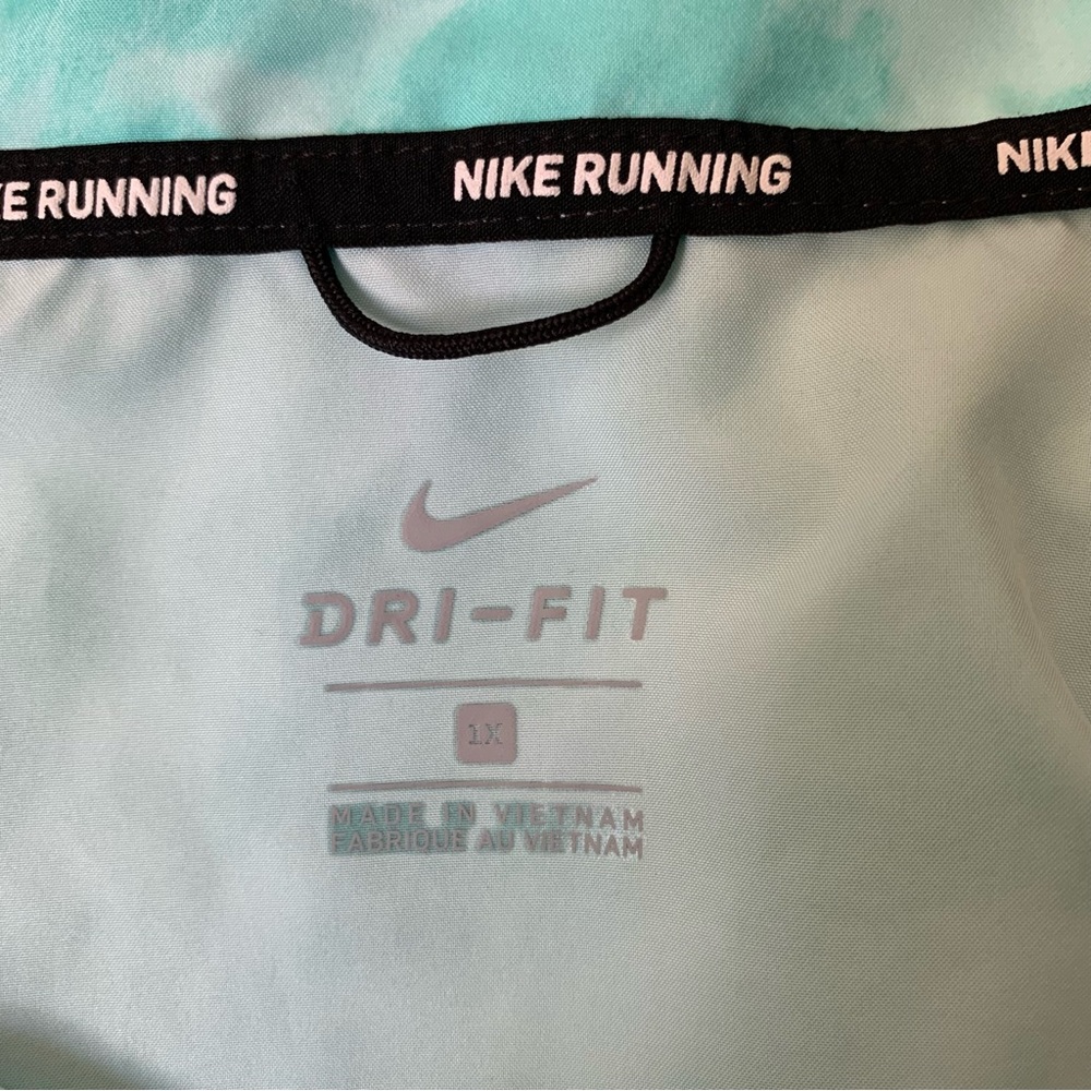 Nike Dri-Fit 1/2 Zip Printed Running Jacket - Size 1X - Picture 10 of 13